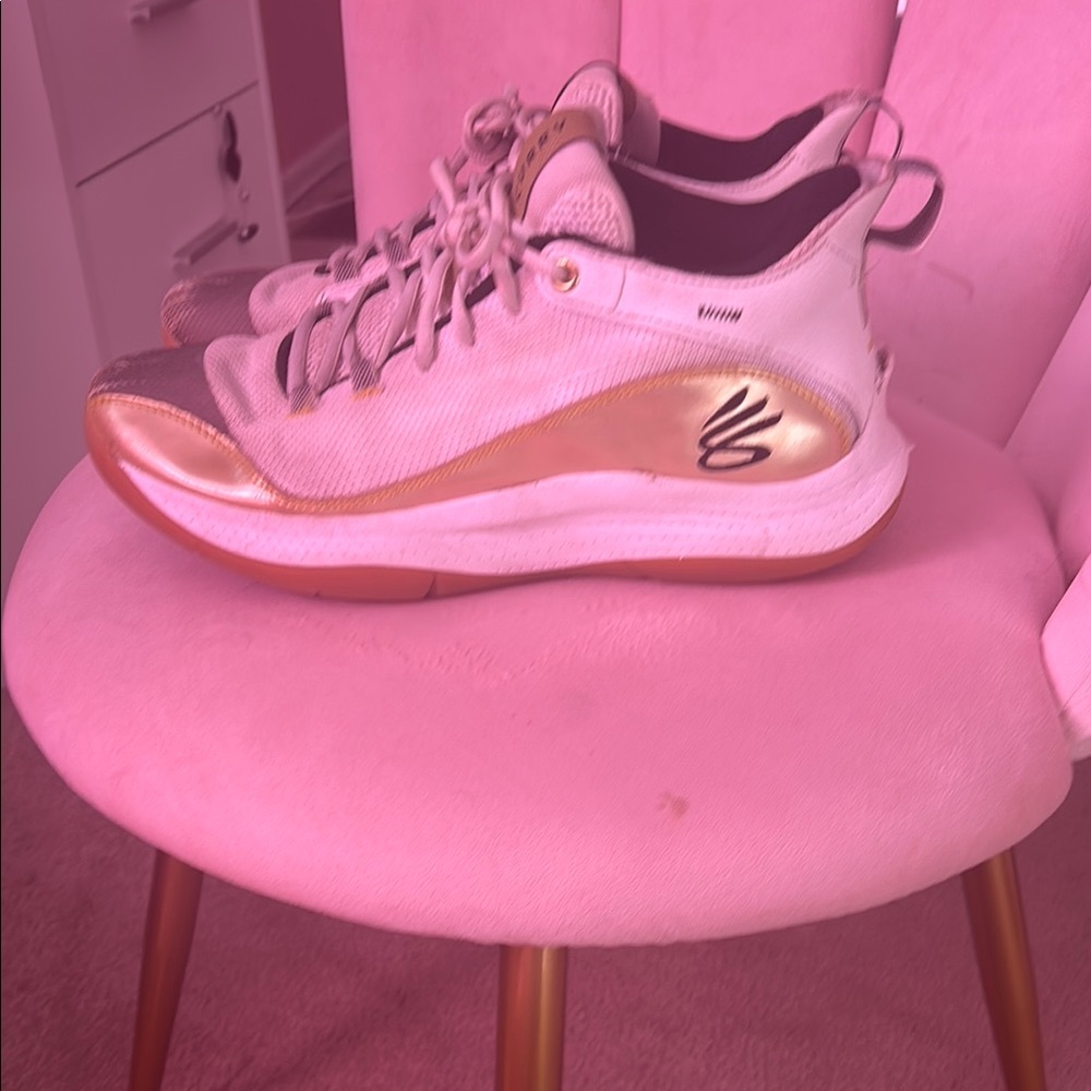 Under Armour Gold and White Athletic Shoes Sleek Design